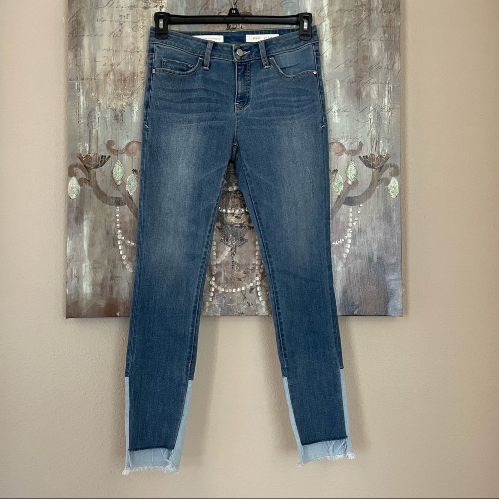 Pilcro And The Letterman Script Jeans. Size 28